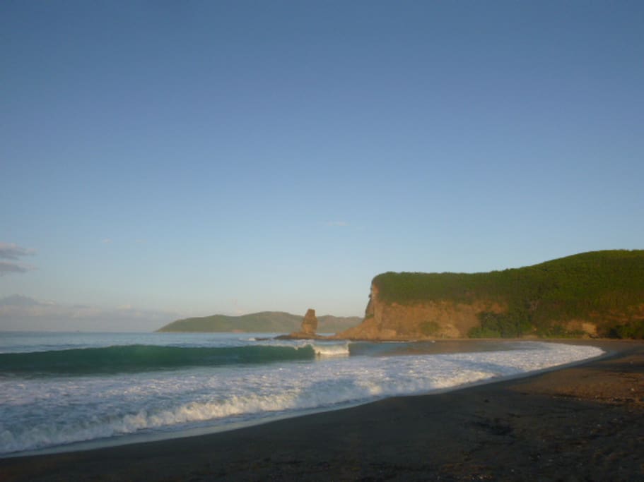 Plage de Gouaro à La Roche Percée avec son "Bonhomme"