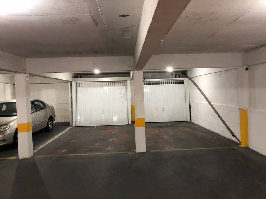 Duas vagas de garagem