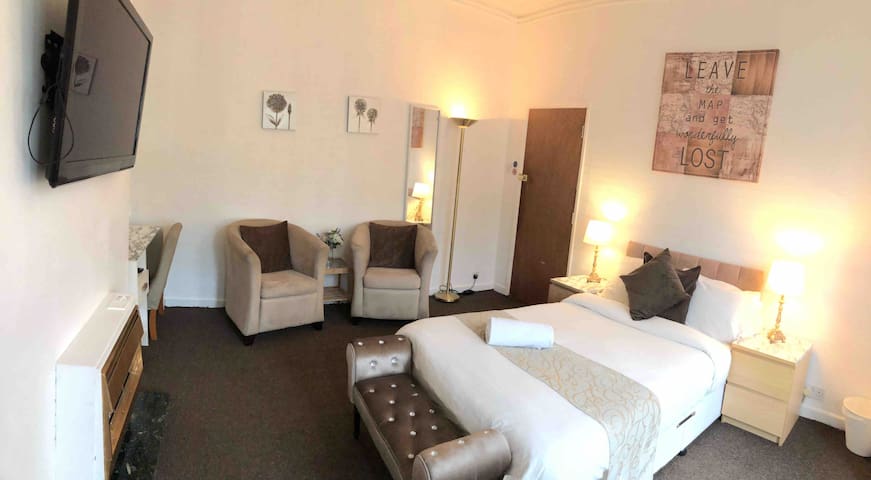 Cosy, private room within walking distance to town