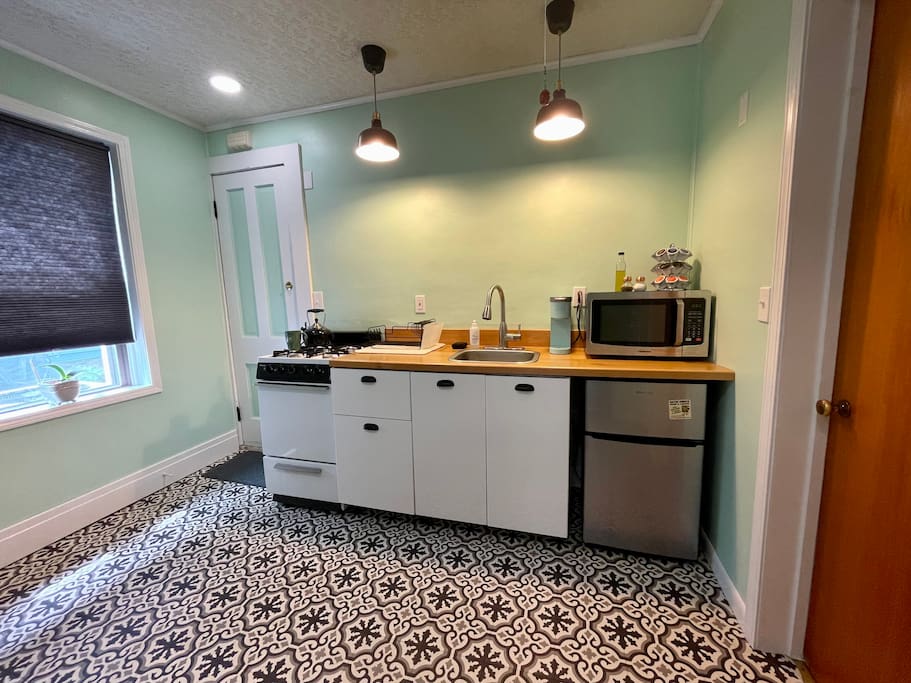 Airbnb Cute studio apartment with beautiful back patio