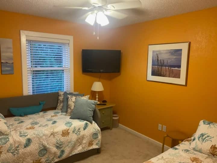 ดึงเตียงนอนสำหรับนอนกับคนที่ 3 และสมาร์ททีวี