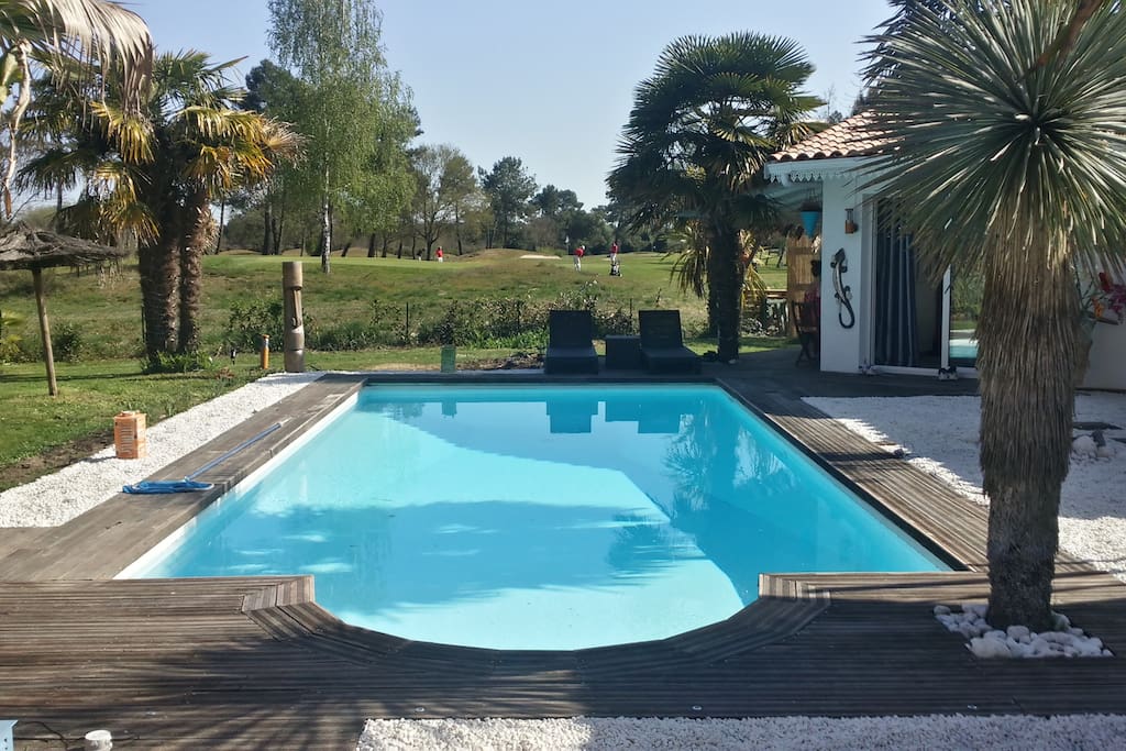 piscine vue sur le golf