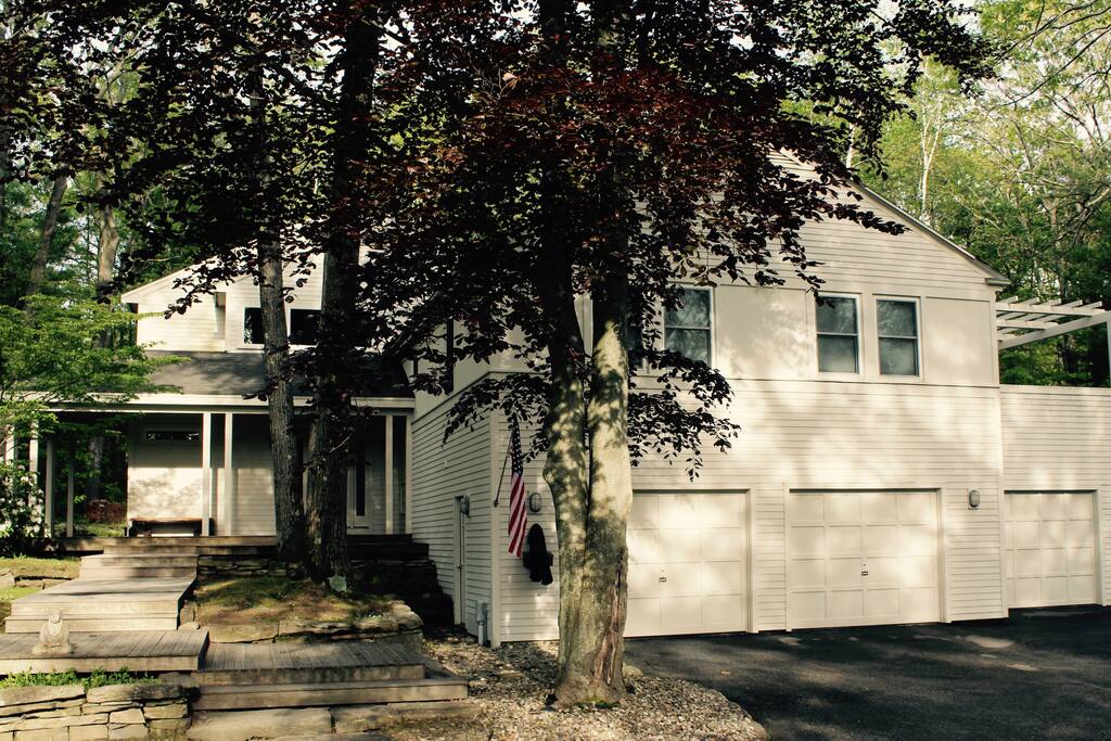 House is at the end of a cul-de-sac so it's safe for the kids to play outside. Parking for three cars.