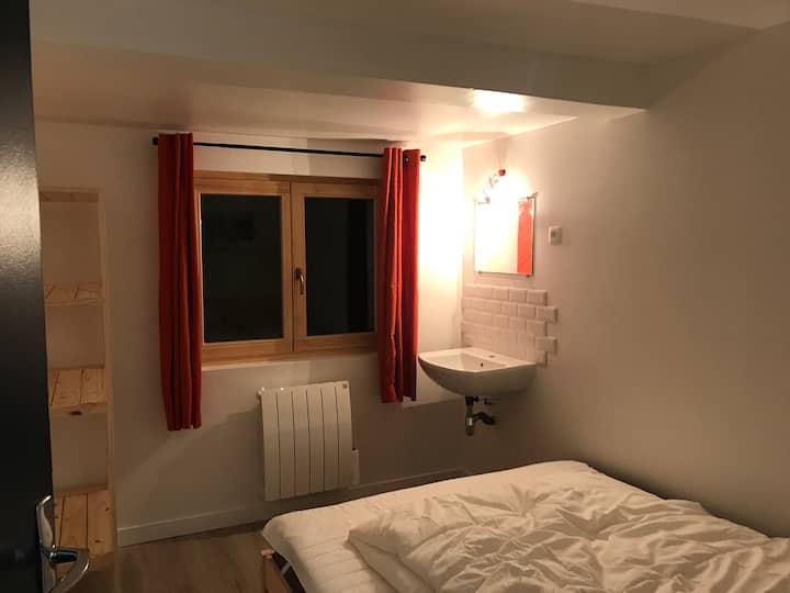 חדר שינה 5 צפון - מיטת קינג סייז אחת