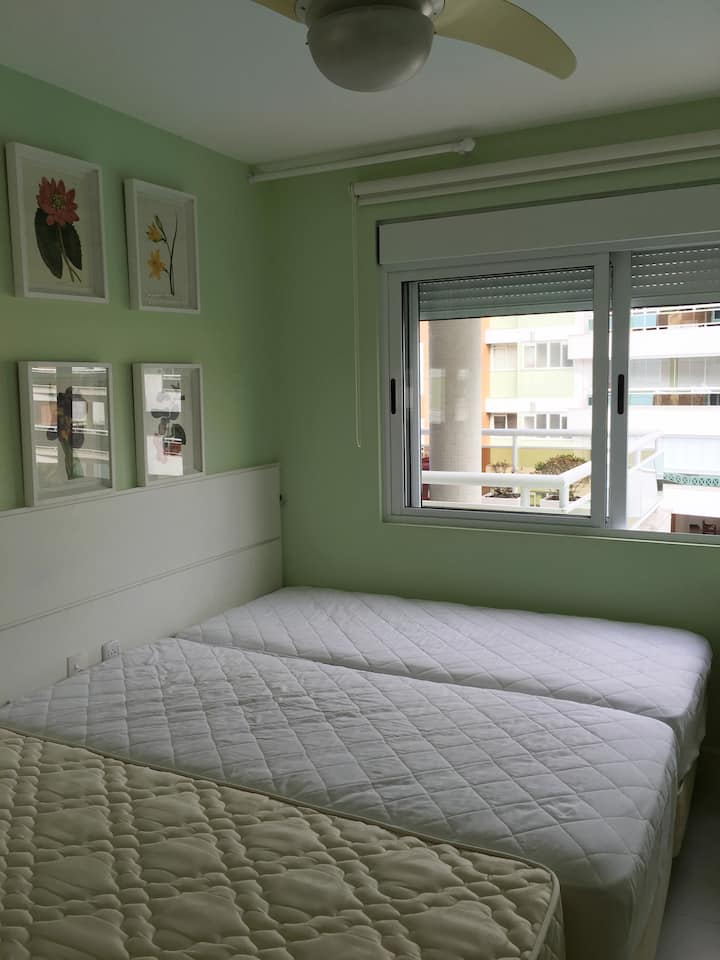 Quarto de Solteiro ( 2 camas ) חדר יחיד עם שתי מיטות