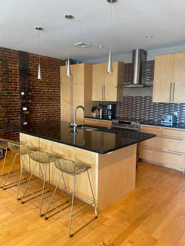 Boston Harbor View!Free Parking!North End 3 bed gallery image 3