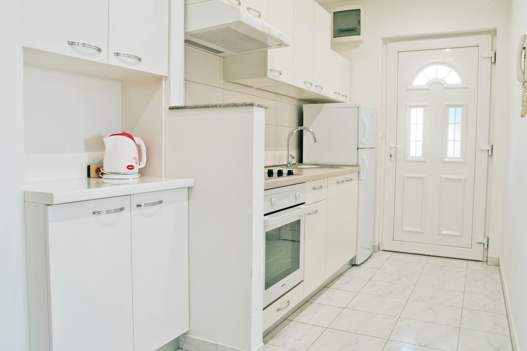 Fully equipped shared kitchen