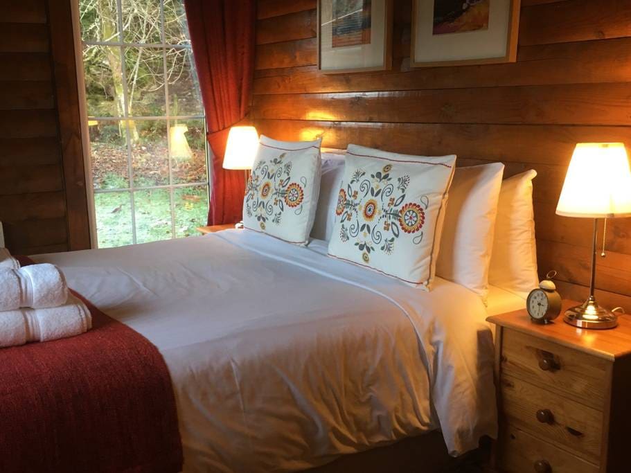 KINGSIZE BEDROOM