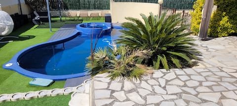 Beautiful villa with pool in village.