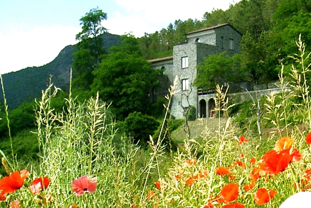 This house was build by a Cardinal as a little fort or a small watchtower.