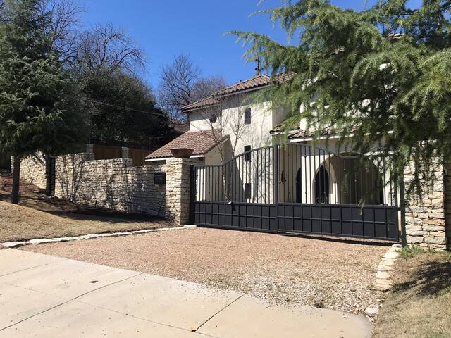 Villa Bellaire gallery image 2