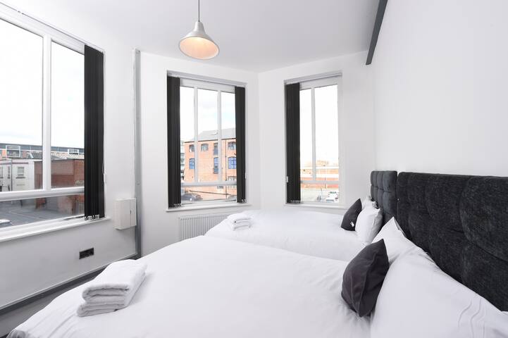 Stunning High Spec Slps 14(38 A3) Mcr City Centre gallery image 3