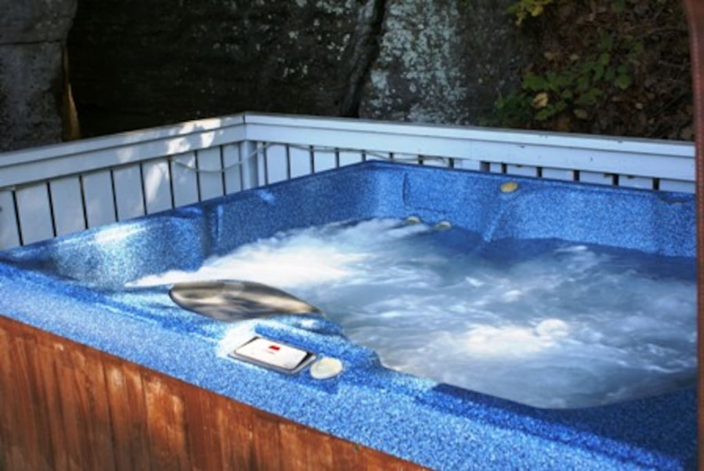 Fabulous outdoor hot tub on the deck overlooking downtown.