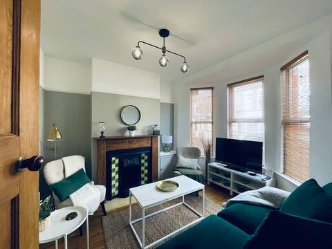 Bloom No.2 - Edwardian home in fantastic location