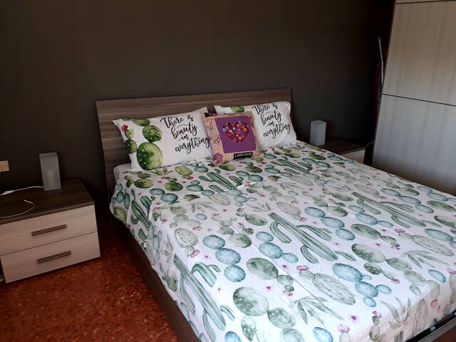 Stanza matrimoniale a 10 minuti da centro storico