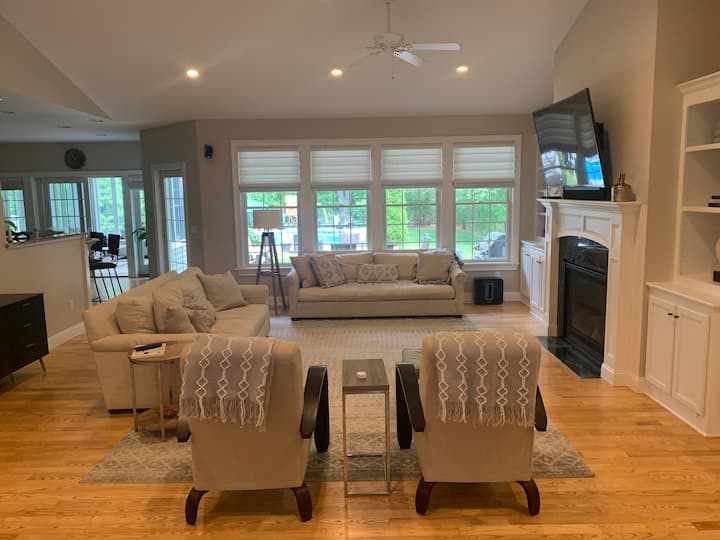 Entire Home In Saratoga Springs Minutes To Track! - Saratoga Springs, NY