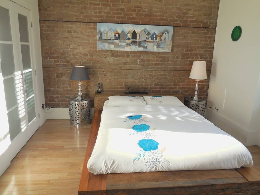 Master-Bedroom with Queen size bed