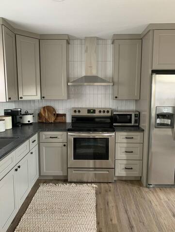 Cozy PNW 2 bedroom unit gallery image 2