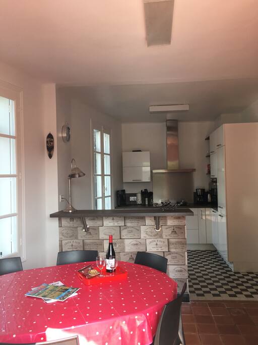 La pièce à vivre avec son apéritif d’accueil