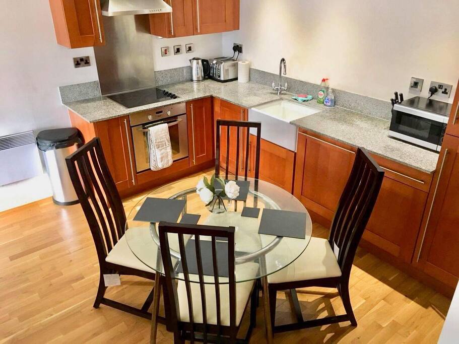 Fully equipped kitchen with free tea & coffee