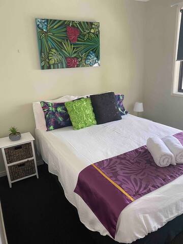 Spacious beach house in beautiful Dicky Beach gallery image 5