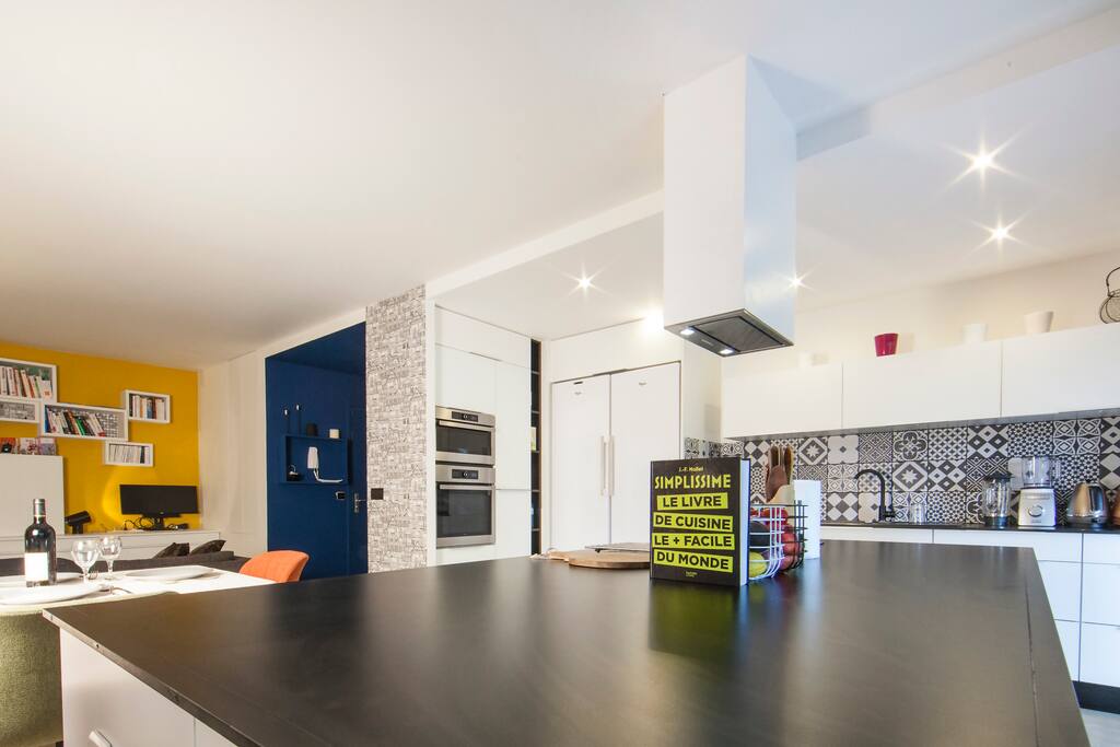 2.6m kitchen island with everything you could possibly need to cook