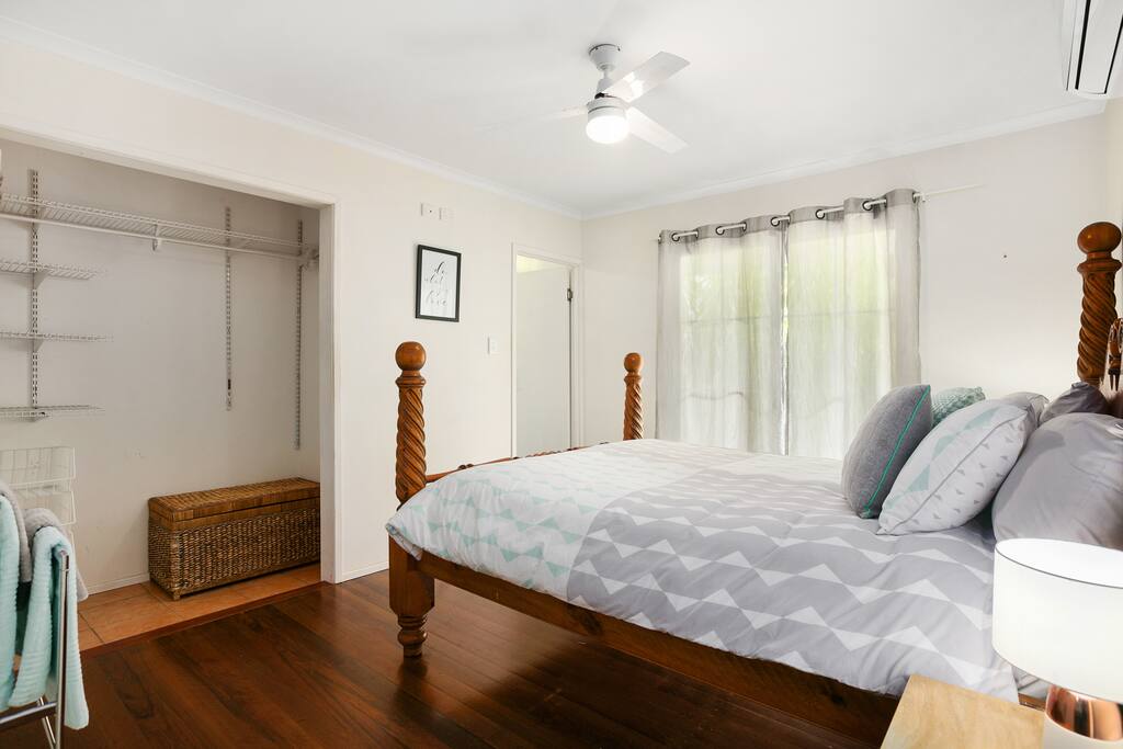 Queen Size incredibly comfortable bed.