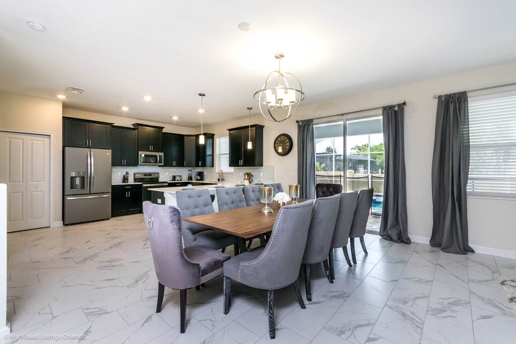 1684MoonValleyDr-4