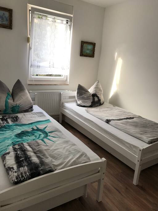 Schlafzimmer 1