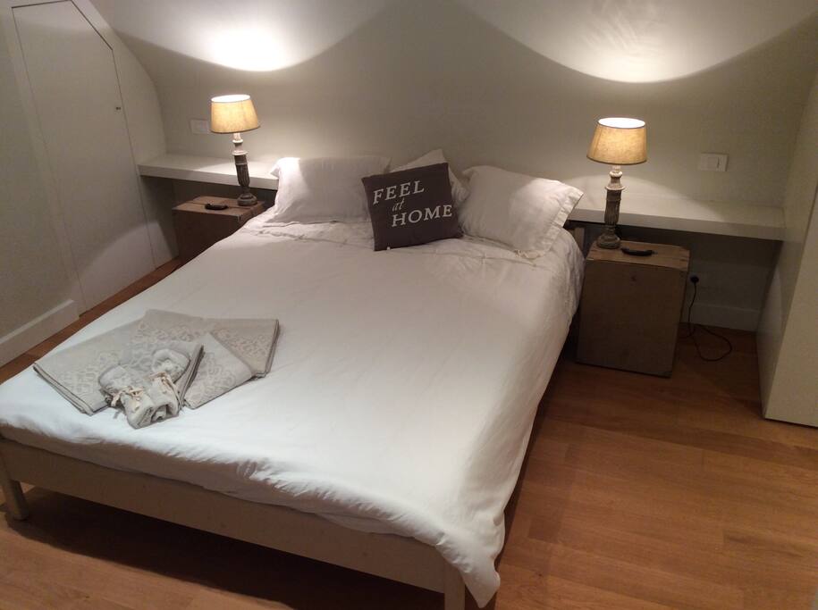 La chambre. The bedroom.