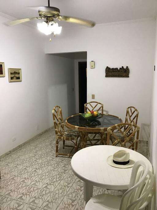Sala de jantar com bar
