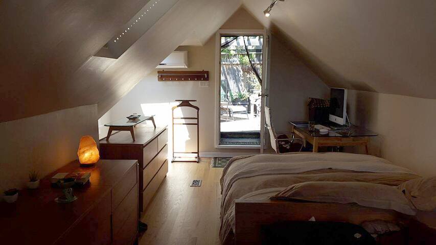 Country in the City! Near nature and also downtown gallery image 4