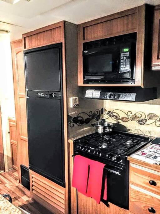Equipada(estufa,refrigerador,
microondas)