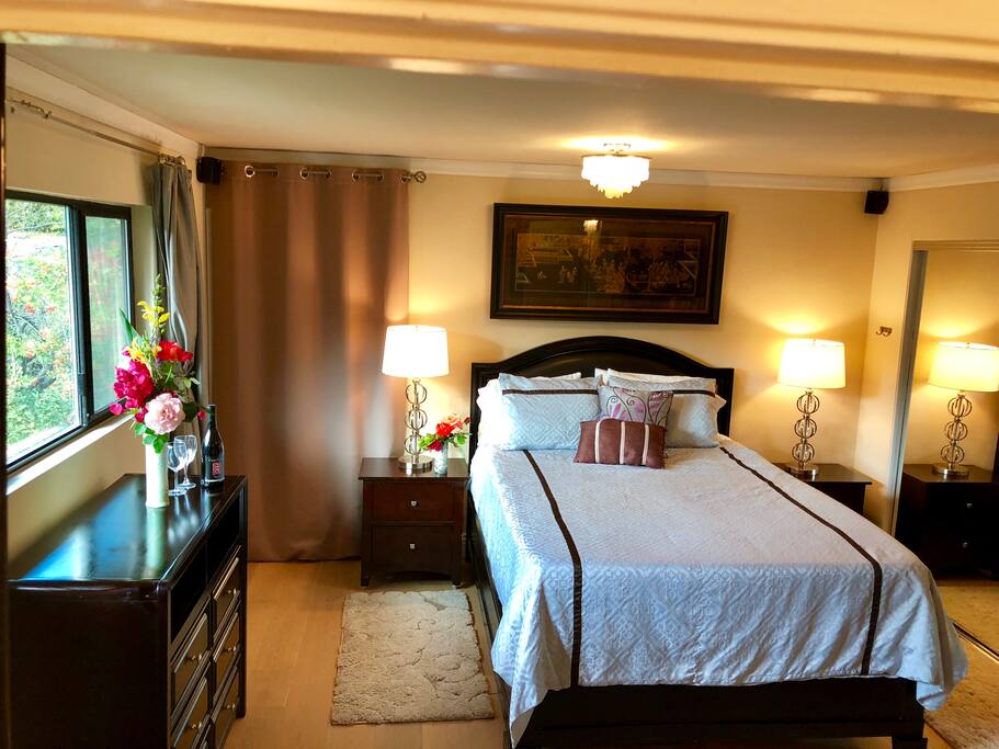 Queen Bed, Bedroom 1