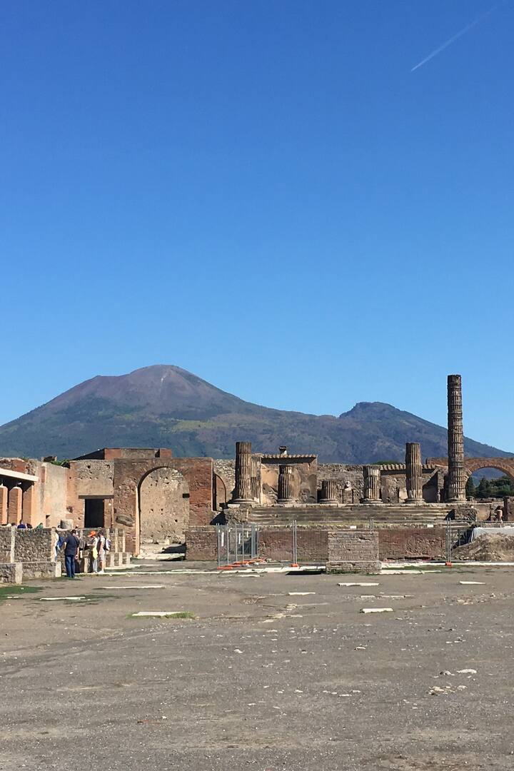 Pompeii With An Archaeologist The Original Airbnb