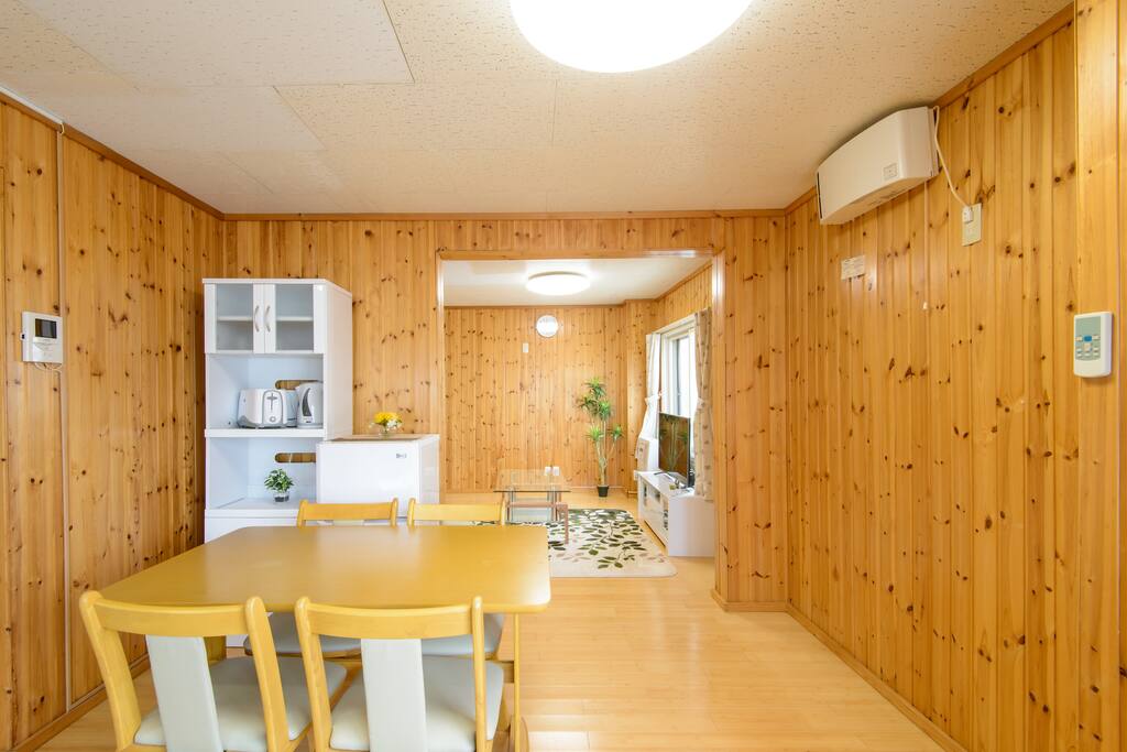 Large dining room you can hang out.