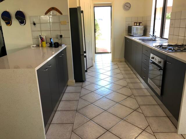 Entire House – 3 large bedrooms. Free use of car gallery image 3