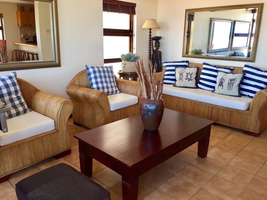Lounge on middle floor