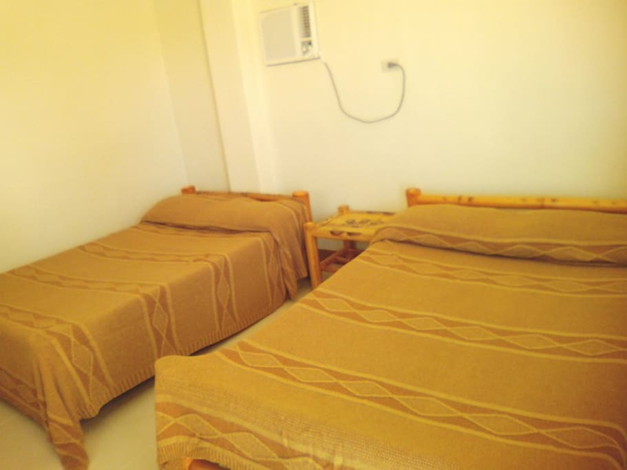 2 beds, 4 guests(P1,500)