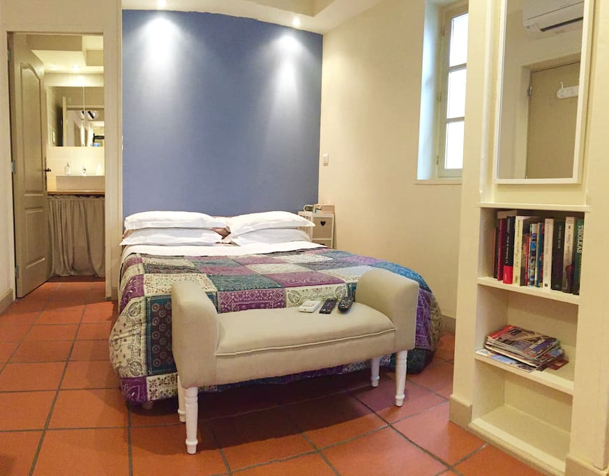 Studio 10 bed