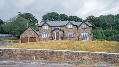 A spacious 5 bedroom house with stunning views.