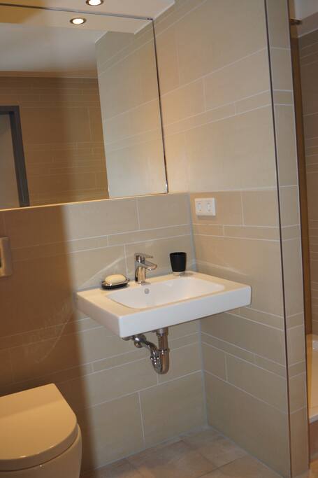modernes Badezimmer