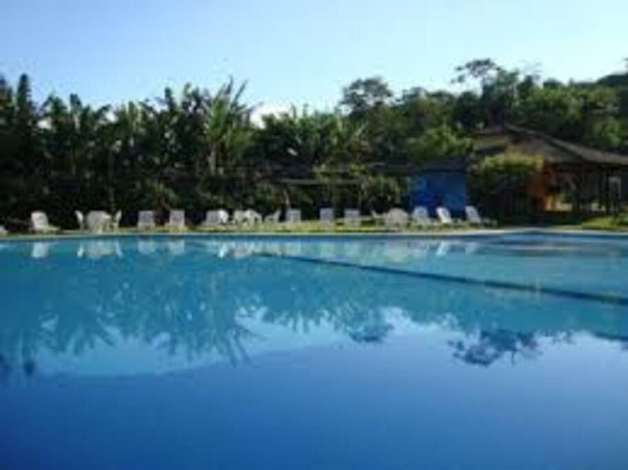 Piscina Adulto e Infantil no condominio