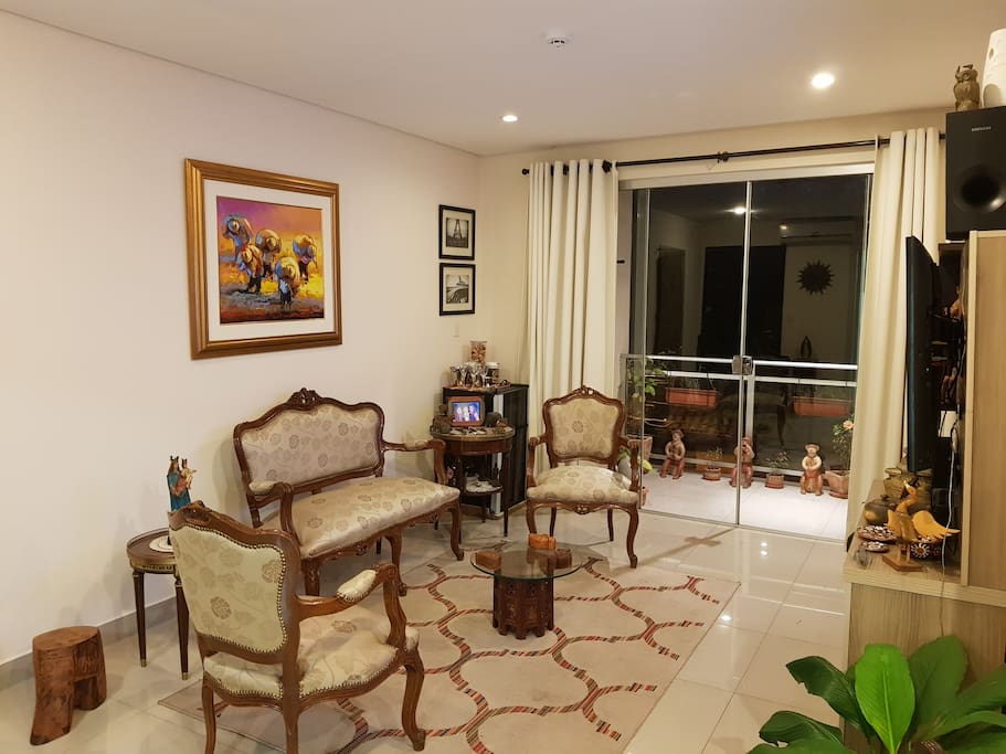 Living con TV Smart 48" + Balcon con Parrilla
