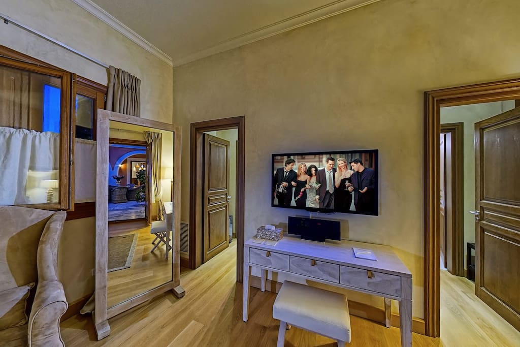 Alexander - Bedroom - Living Room