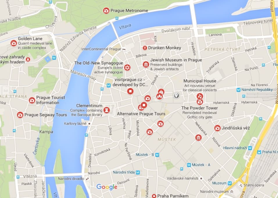 Less than a 5 minute walk to all these tourist destinations!(The grey marker is where the apartment is)