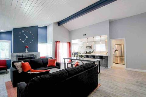 Modern. Clean. 3B/3B. 2.5 mi to Beach. No Taxes!