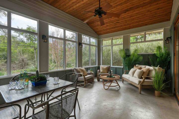 Clarksville Modern Luxury Vacation Home gallery image 5