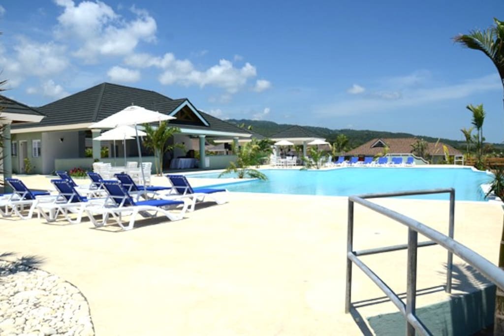 Pool & Clubhouse #2
