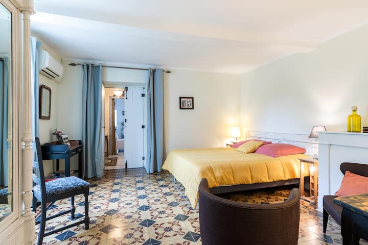 საძინებელი 1